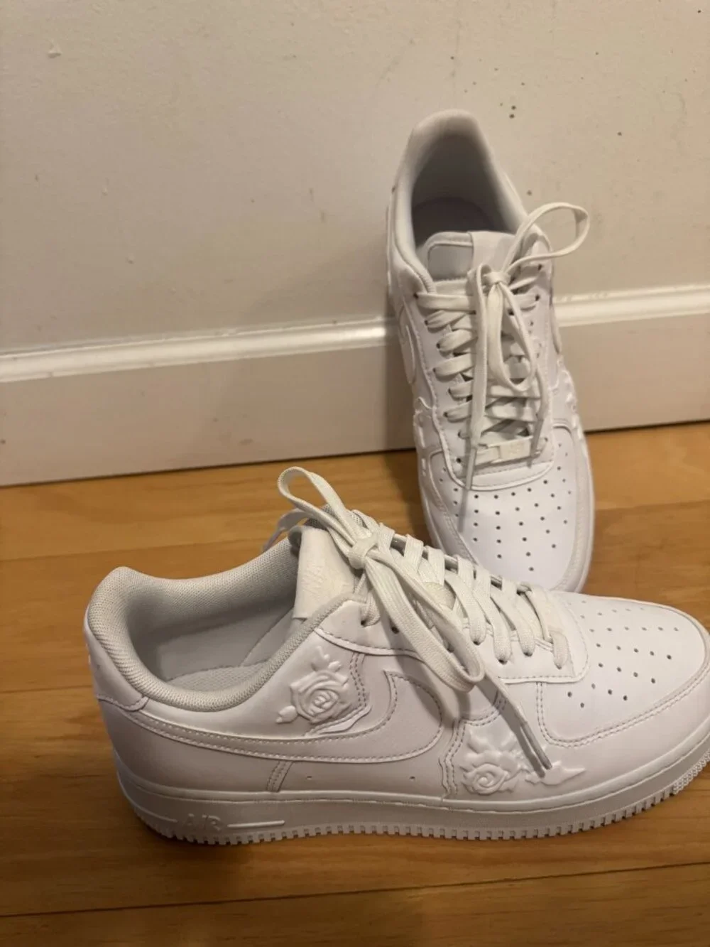 Nike Air Force 1 '07 Embossed White Roses Size 10 (Womens) - Picture 3 of 8